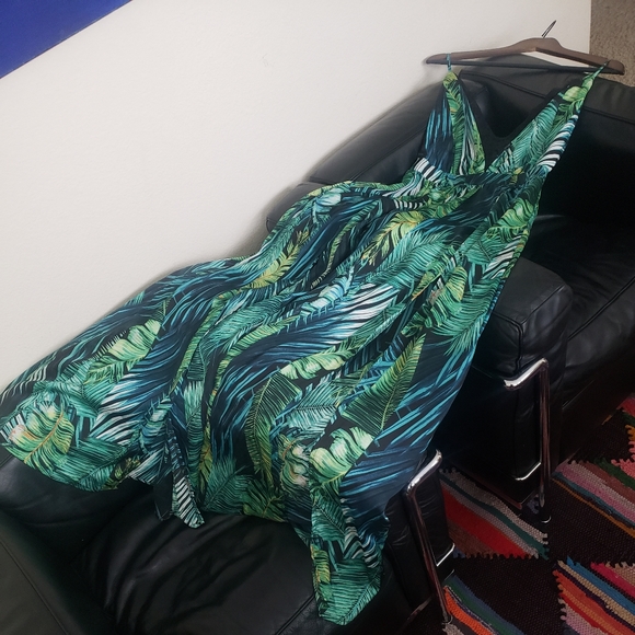 Fashion Nova Vacation Nights Tropical Maxi Dress in Green. - Picture 5 of 9